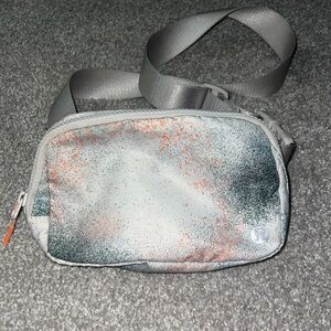 Excellent condition Lululemon Everywhere bag